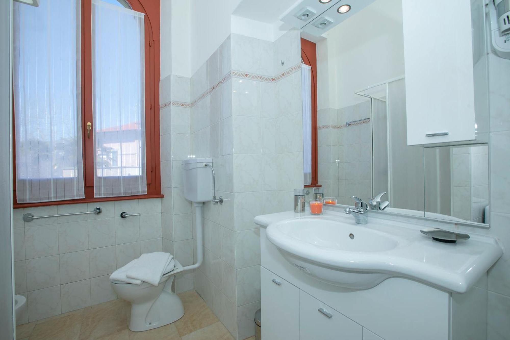 Residenza Gardenia Lake View Luino Center - Happy Rentals Exterior photo